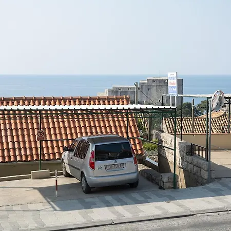 アパート Monika *